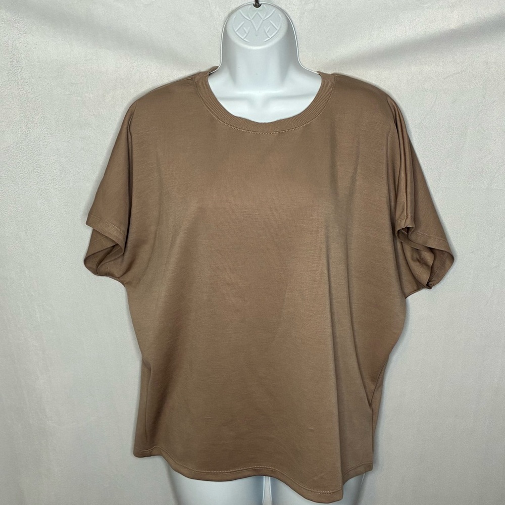 🐼 3/$25 NWT 32 Degrees Relaxed Crewneck Batwing Tee in Taupe size Medium
